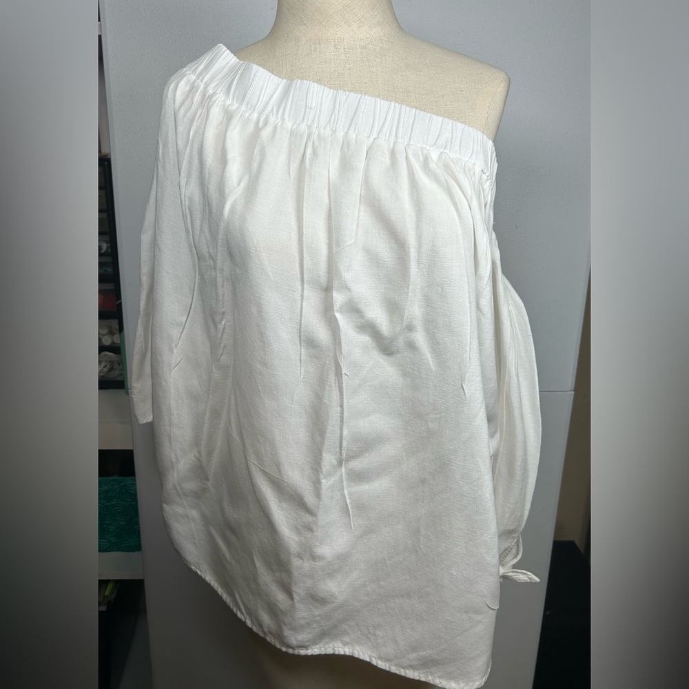 Old Navy White Off the Shoulder Relaxed Blouse. Size Large